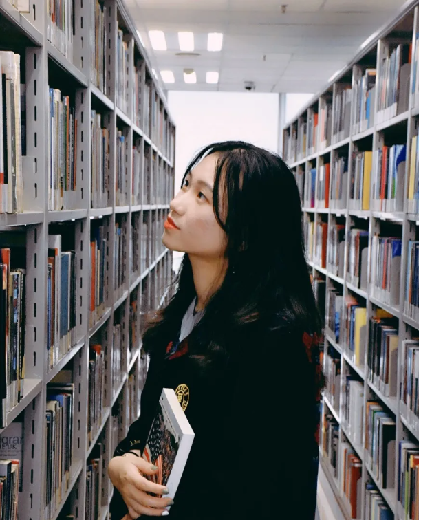 人民日报聚焦！武汉女神学霸三年专业第一，985名校抛来橄榄枝！