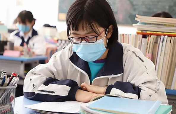 清华大学700多门课全英授课，将要走向国际化，学生表示我太难了