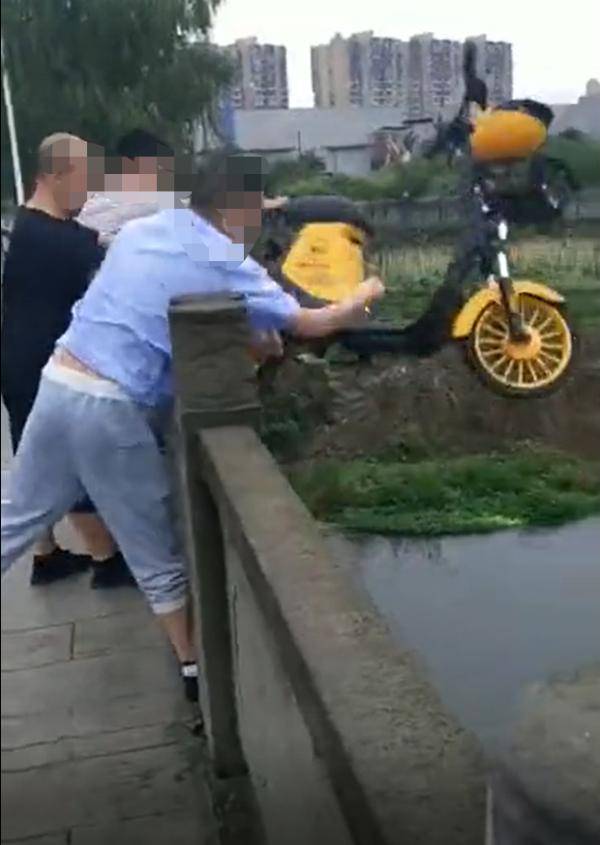 如果世界上真有金饭碗，那一定是你把自己百炼成金，无惧岁月蹉跎