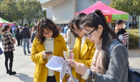 湖南长沙高考理科状元，毕业于清华大学，最后却选择成为一名保安