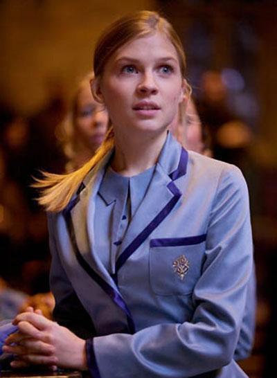 体内蕴藏媚娃血统，一举一动妩媚至极，走到哪里全是男人的焦点