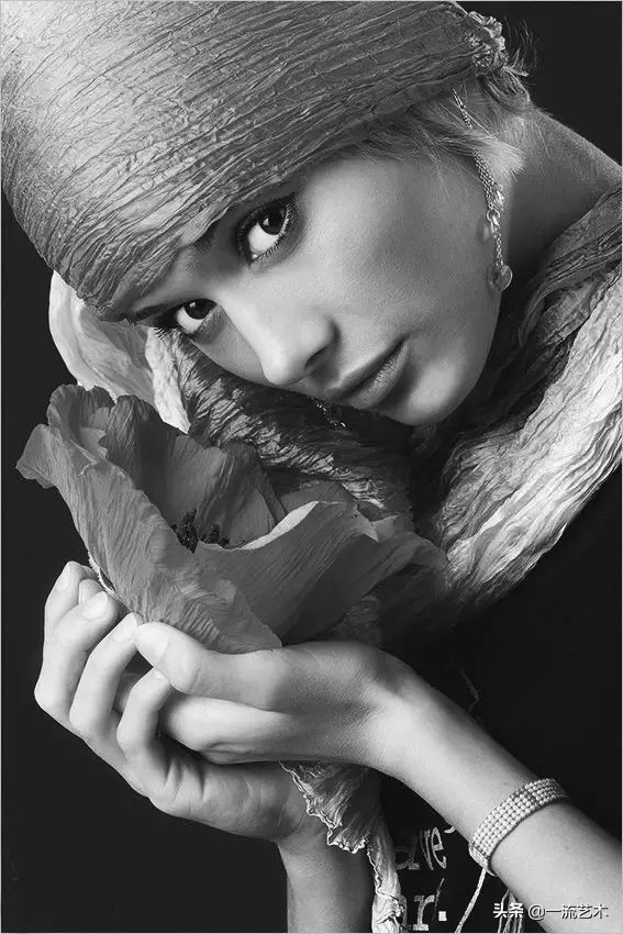 莫斯科摄影师镜头下的女人肖像，黑白唯美