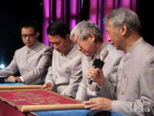 何云伟带“鸟笼子”鉴宝,称自己是贝勒爷,专家:您祖上是何人?