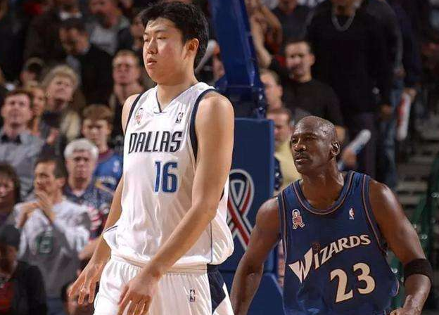 王治郅的NBA生涯为何失败？除了“不归门”事件,这点也很重要