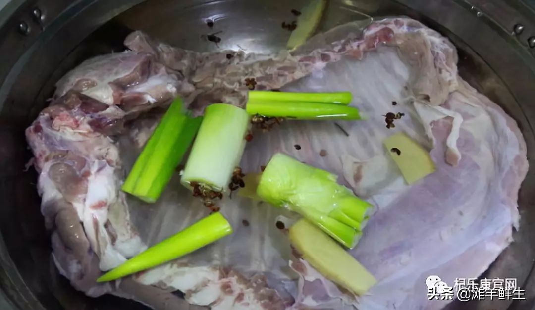 没有什么能比这碗手抓羊肉更沁人心脾，何况在冬天