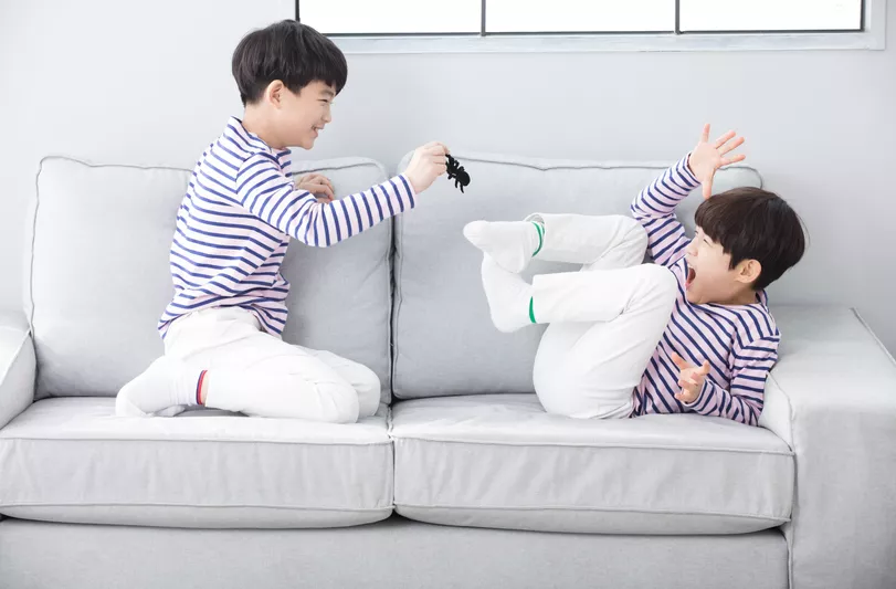 儿子在幼儿园遭受霸凌，机智爸爸这样应对，家长看后盛赞：高情商