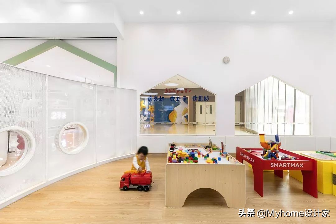 这面墙是孩子的游乐场，成人的玩具体验店，270㎡玩乐中学习
