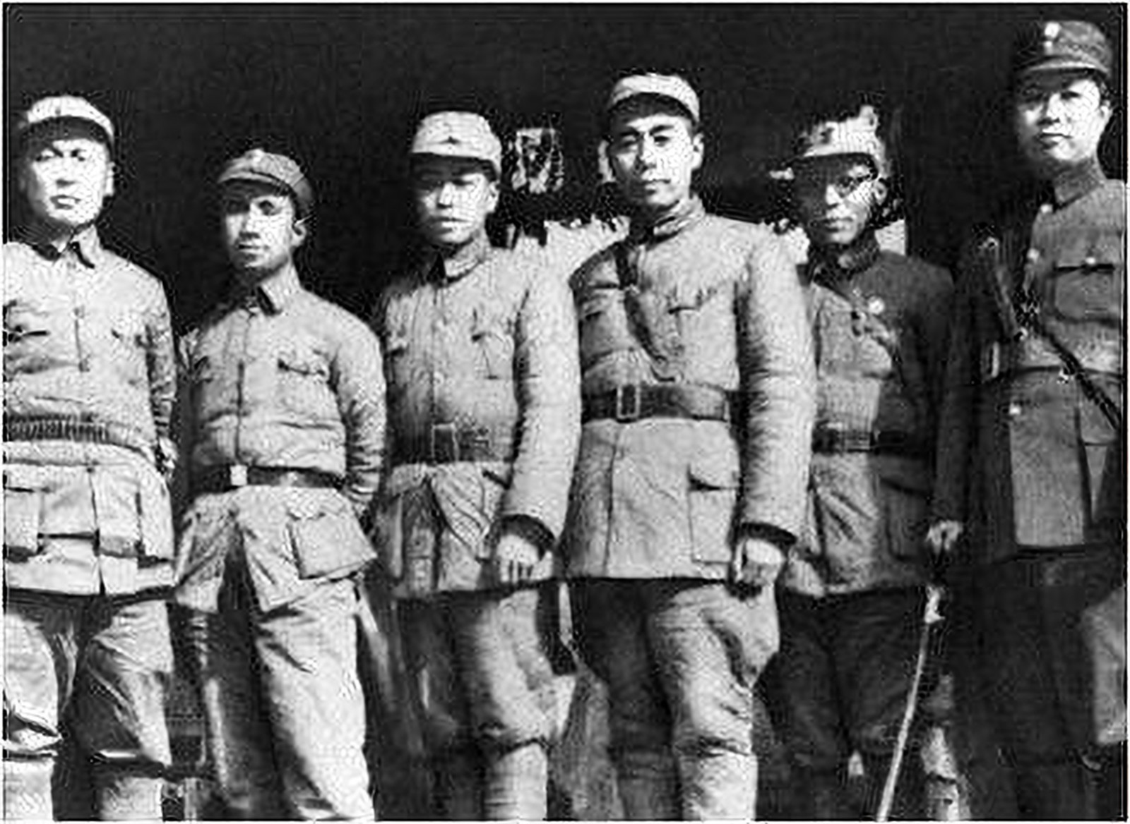 1933年十大元帅合影：朱德排名第一，彭德怀第二，刘伯承第三，陈毅第四，贺龙第五，聂荣臻第六，叶剑英第七，徐向前第八，罗荣桓第九，林彪第十。