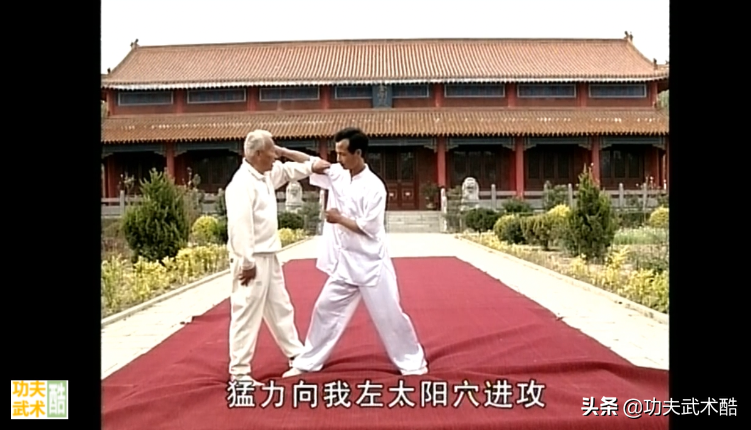 江湖防身术：亲嘴踩球、牵羊踏球，两招简单、直取要害的格斗招式