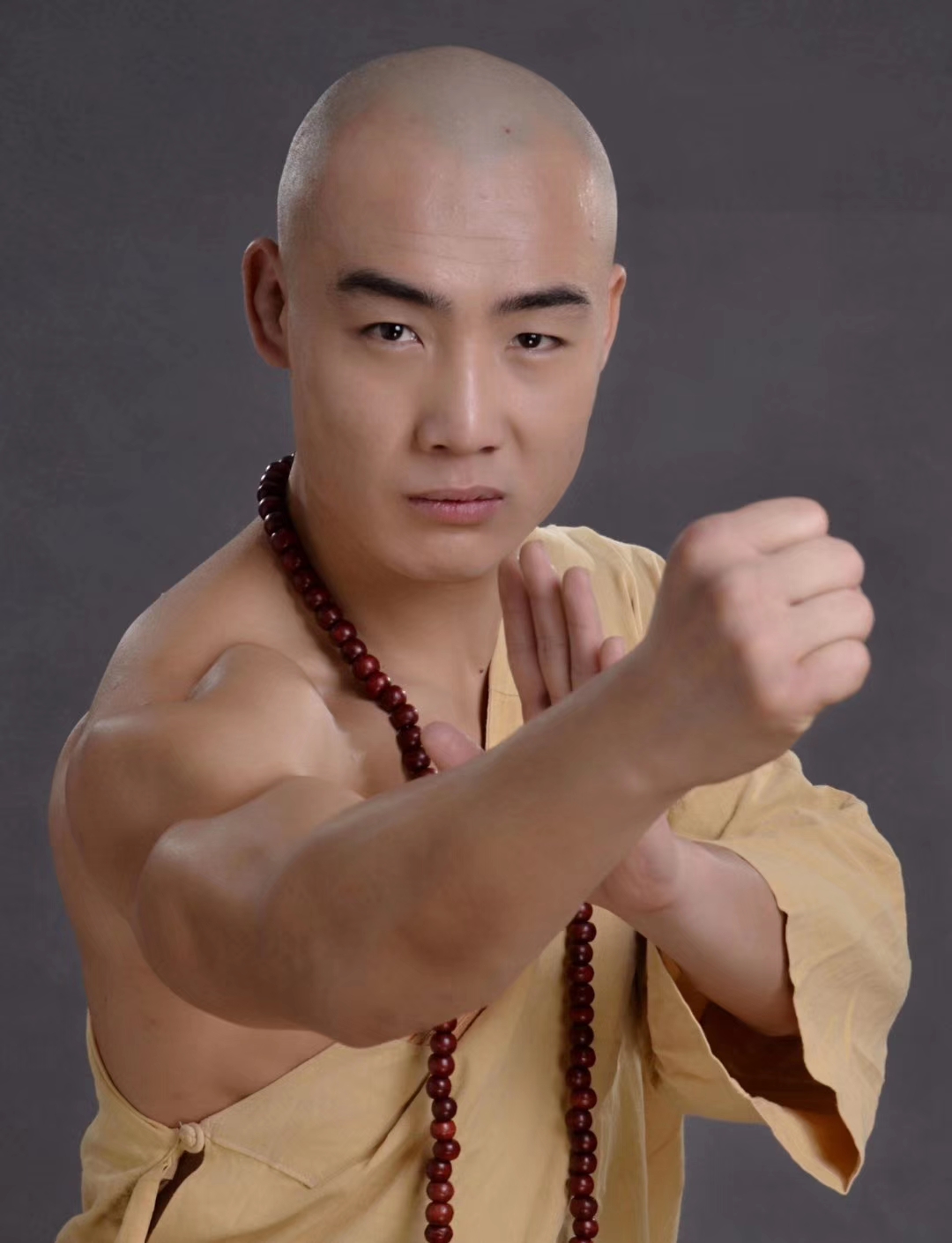 武僧一虎引用释永信名言推广少林寺,直言:我坐公交车一样交钱