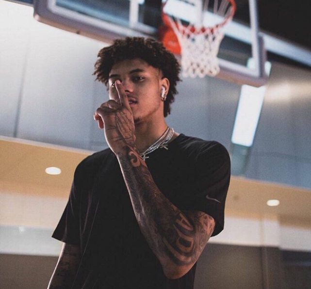 今夏辗转夏洛特黄蜂,乌布雷在球迷眼中是集实力与颜值为一体的球员