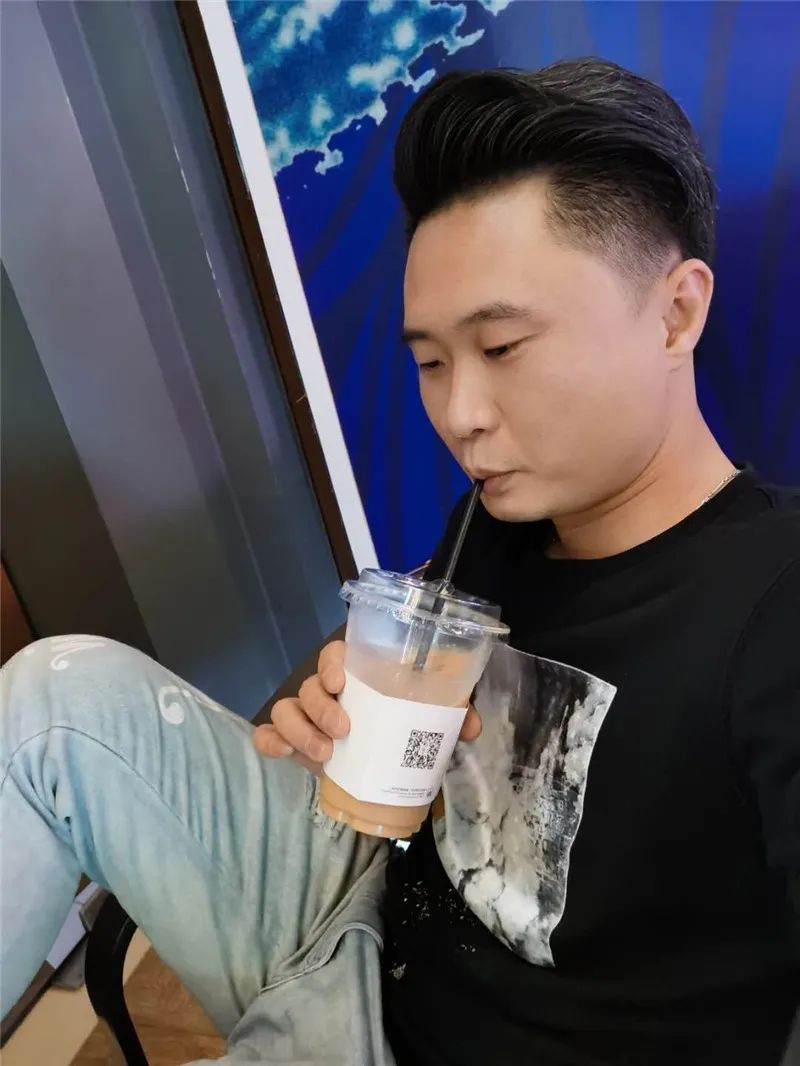 一个客户要转让店面,对方欠方霖2万元货款,双方谈