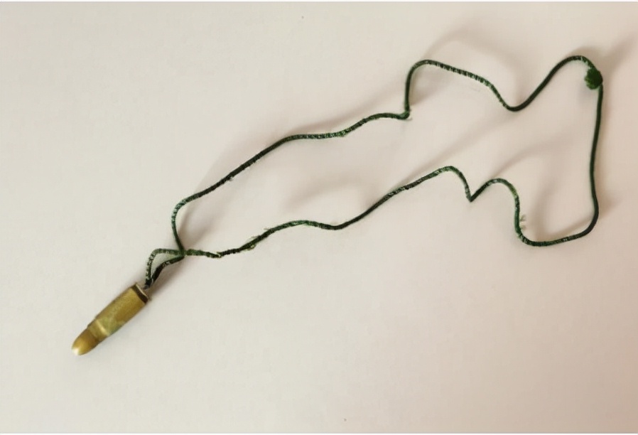 王伟牺牲20年，妻子仍在等他返航，儿子今成海军军官，已服役4年