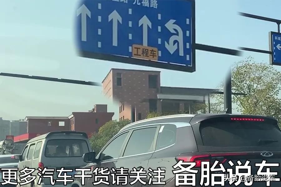 这才是正确红绿灯路口掉头，很多人不注意扣分又罚款，你做对了吗