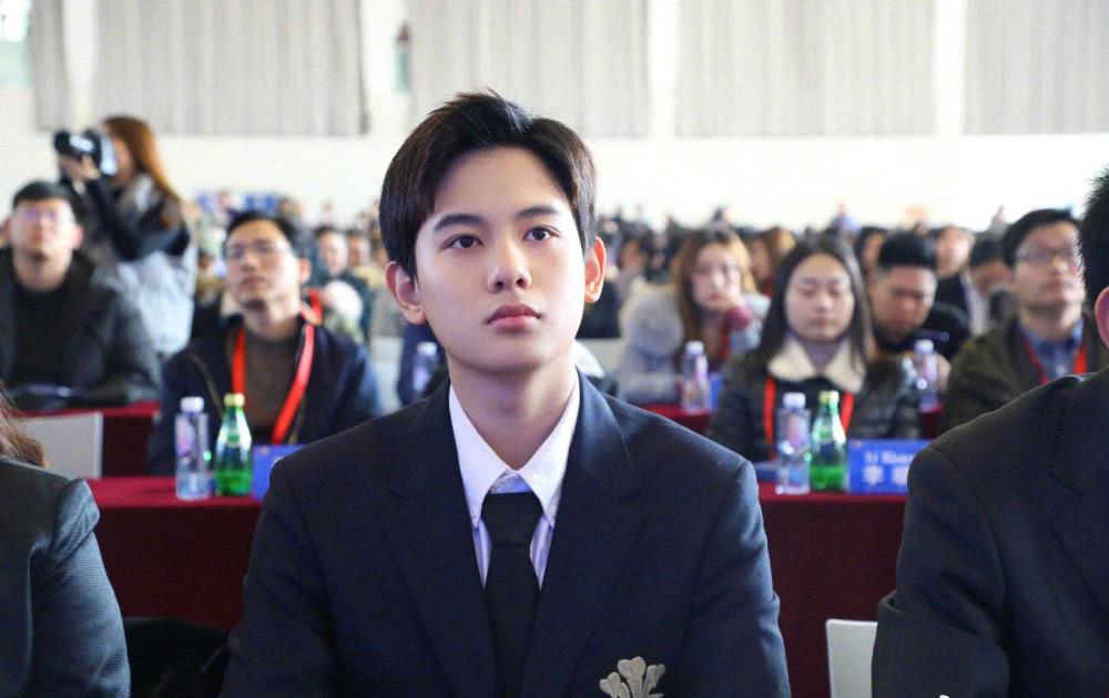 去年9月公开，520曝分手521传新恋情？00后胡先煦崩人设了吗？