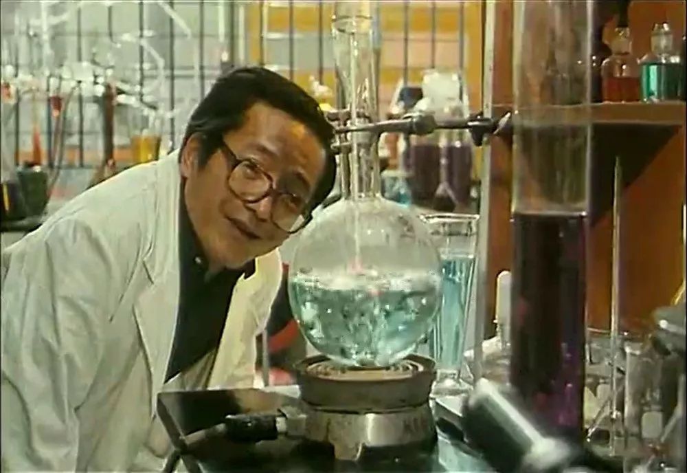 28年前国产科幻片：讲述一位男博士，吃药变成“透明人”的故事