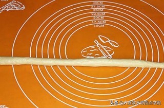 从业十年的面包师告诉你，在家怎么做香香甜甜的酥粒奶油面包