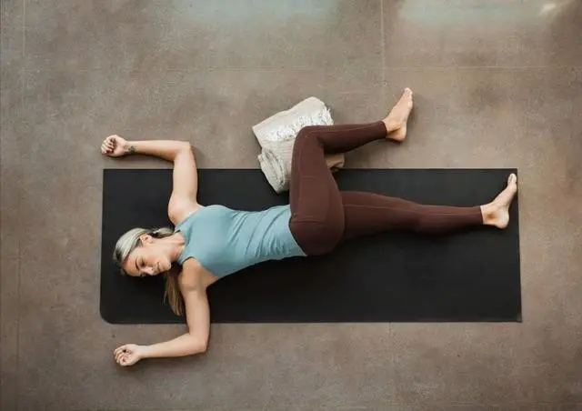 练瑜伽，辅具是最好的老师（附46个瑜伽常见体式练习方法）