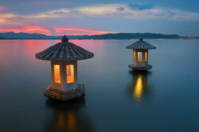 发现老婆出轨，我不声不响，假装不知，让她当我的赚钱工具人