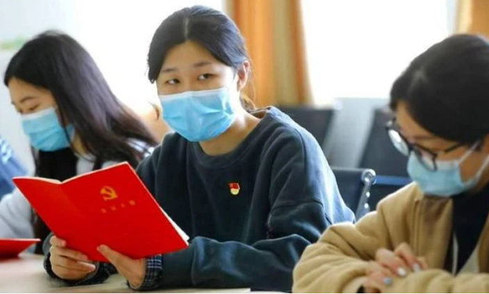 大学时期没入党，工作以后难度更大，谁有决定权同学要清楚