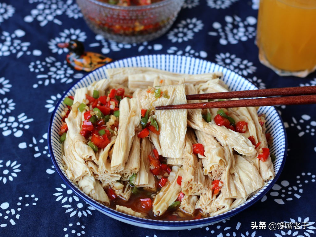 泡腐竹时：直接扔水里泡就错了，学会饭店的方法，简单快速又筋道