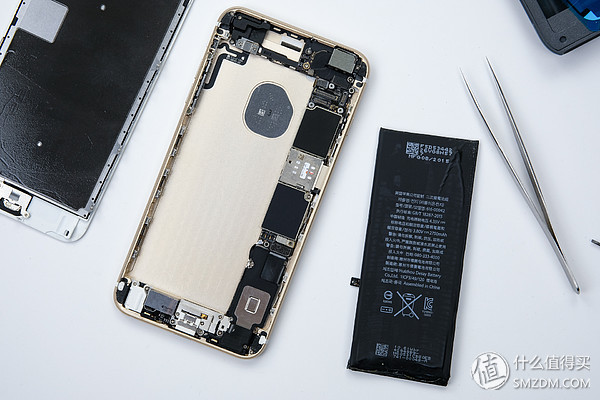 HD replaces the iPhone6S Plus battery step, telling you some details that will ignore fatal
