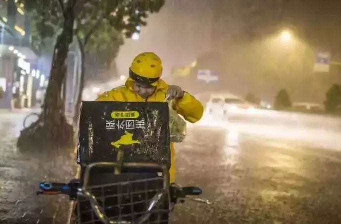 下班兼职跑外卖4个小时(美团众包和专送的区别)