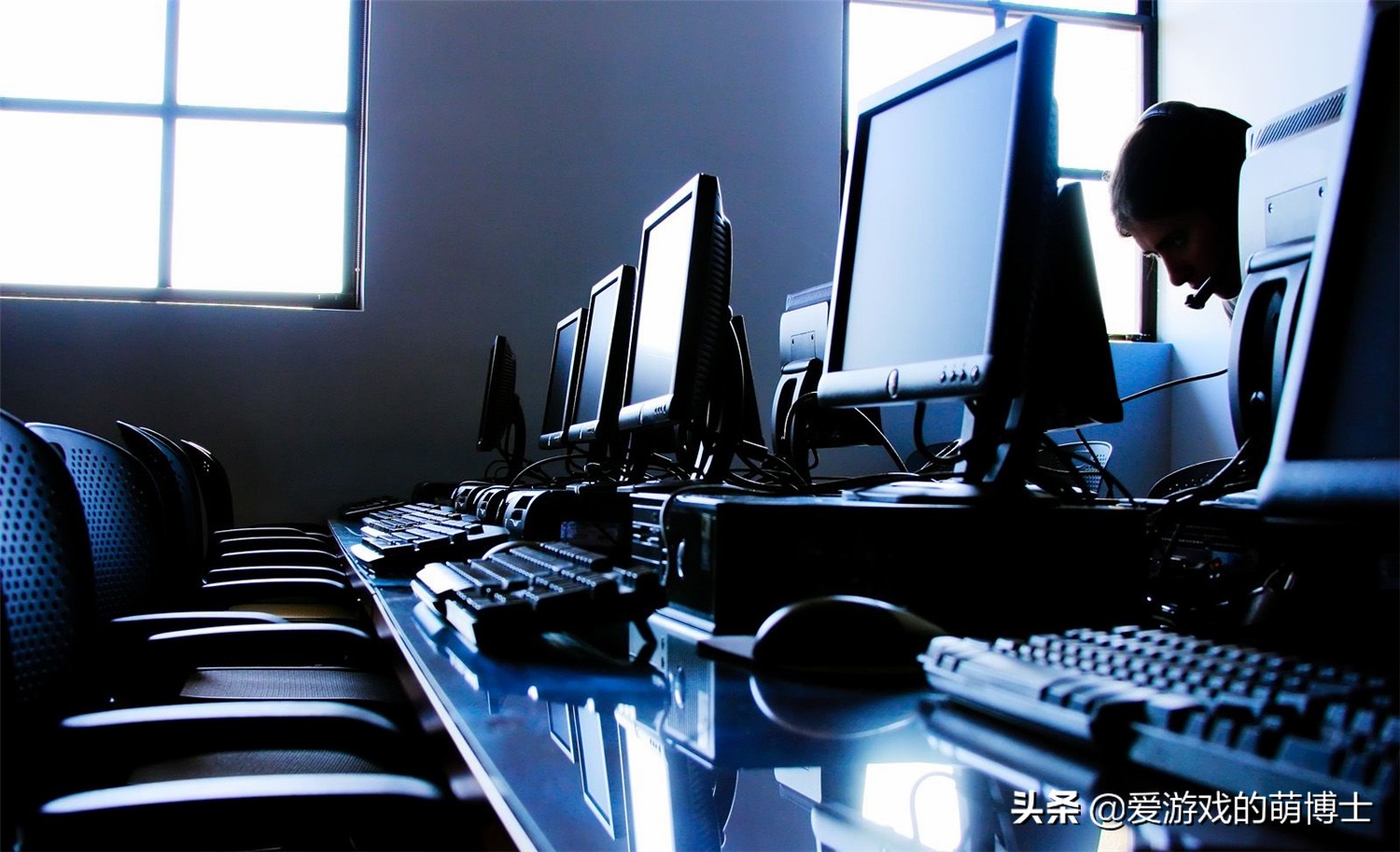 纯文字游戏火爆玩家社群，这款《人生重开模拟器》挺有意思