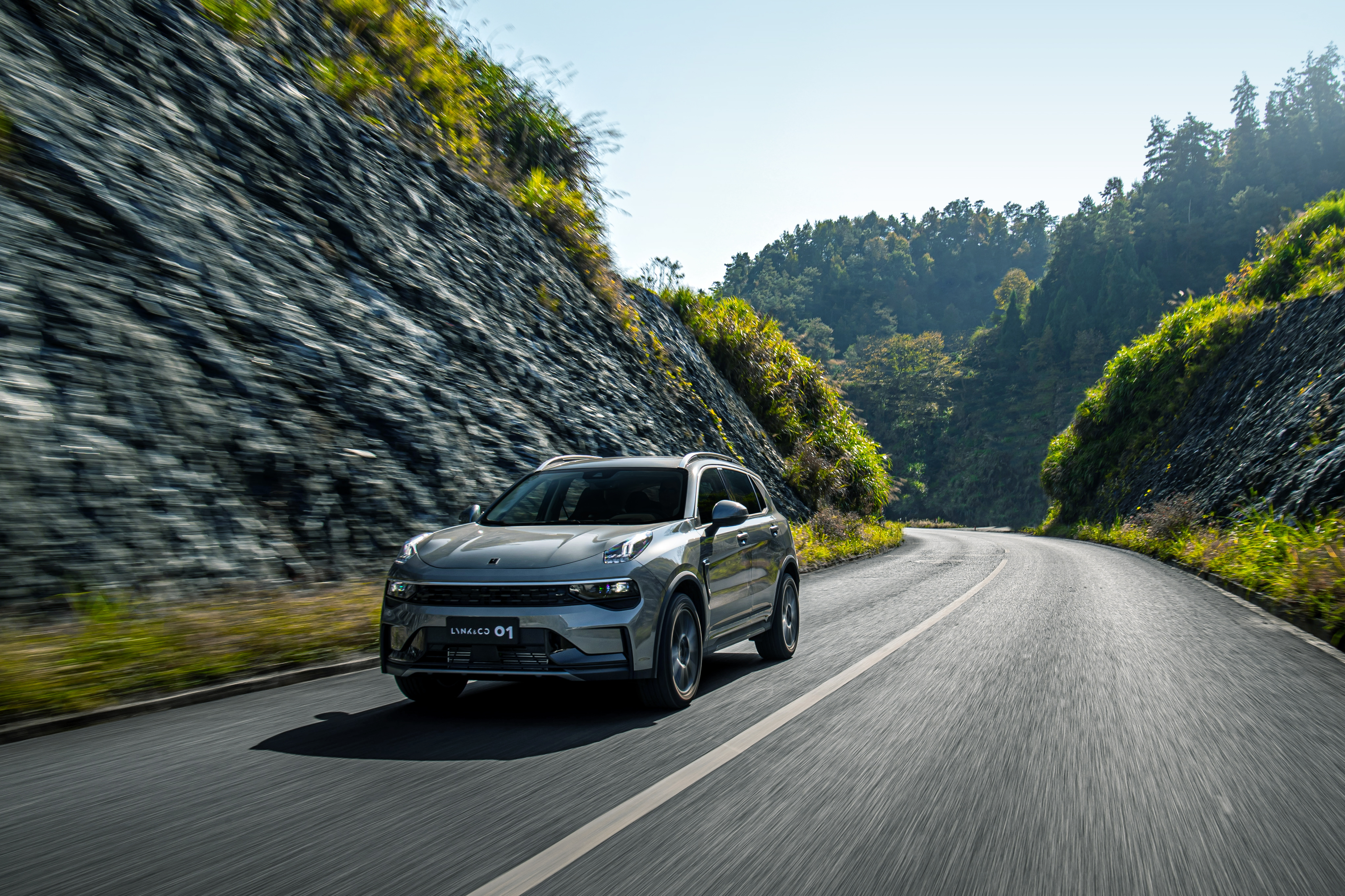 20万买2.0T+8AT+四驱？正面硬刚合资SUV 试驾2021款领克01