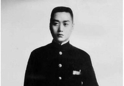 朱德位列十大元帅之首，为何军衔命令状不是001号，001号给了谁？