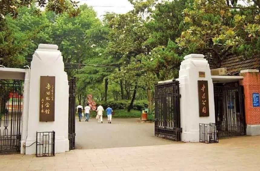 曾祥裕风水团队参观上海鲁迅故居和拜谒先生墓随笔