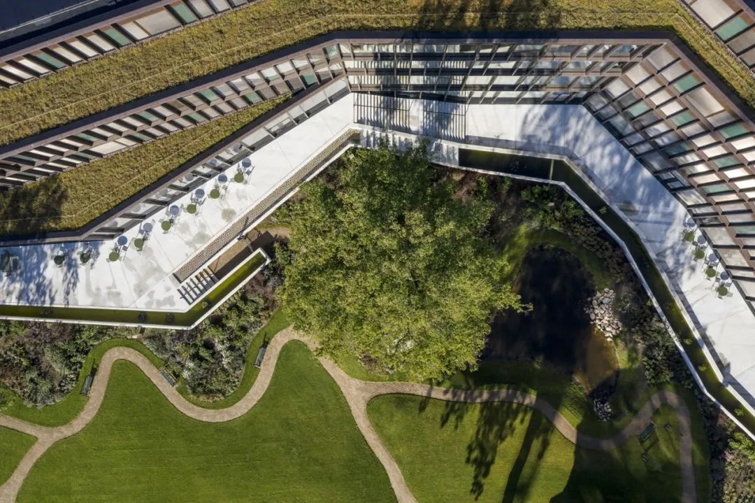 嘉士伯新总部大楼，可回收的黄铜外立面，示范了真正可持续理念