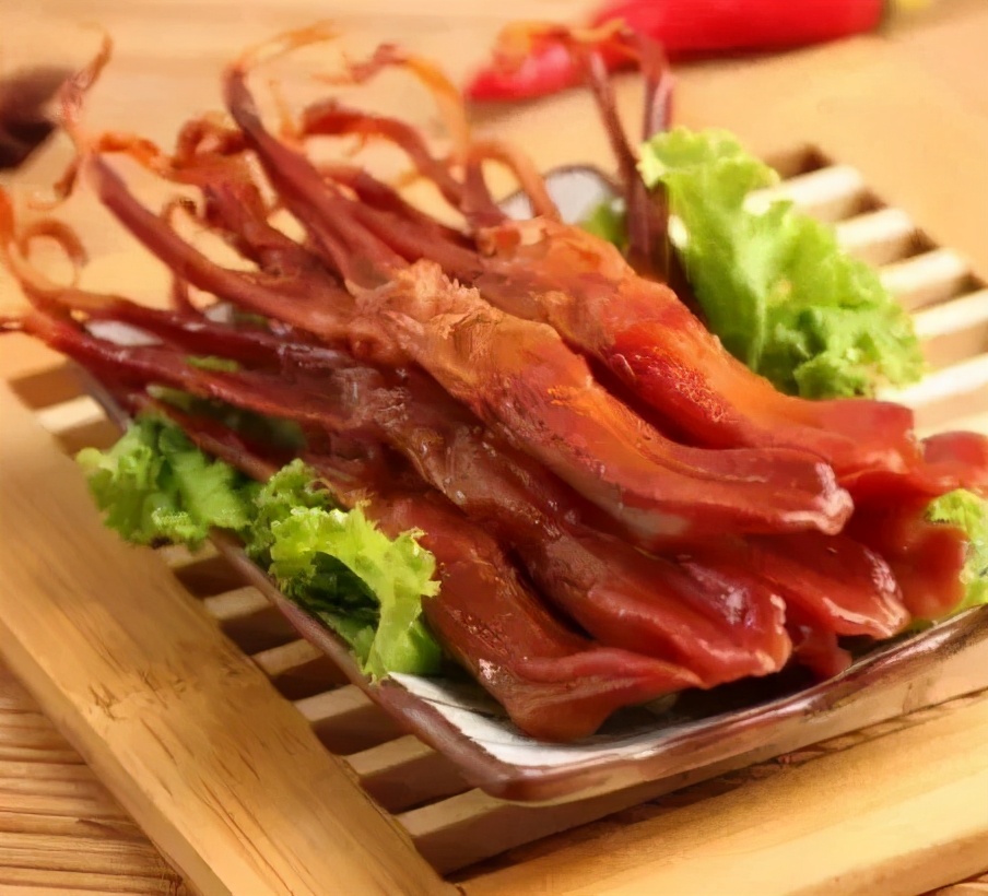温州深夜食堂鸭舌是温州传统特产,可作为宴席中的冷菜,亦可作为谐吃
