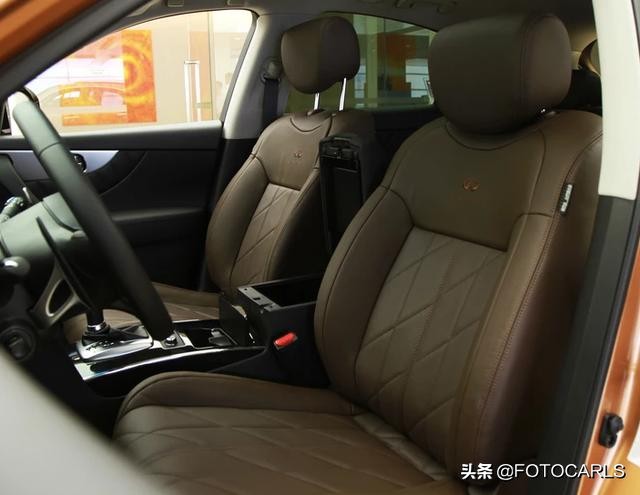 英菲尼迪FX37 3.7L V6实拍，让宝马X5/Q7吃灰的异类，售价79.9万