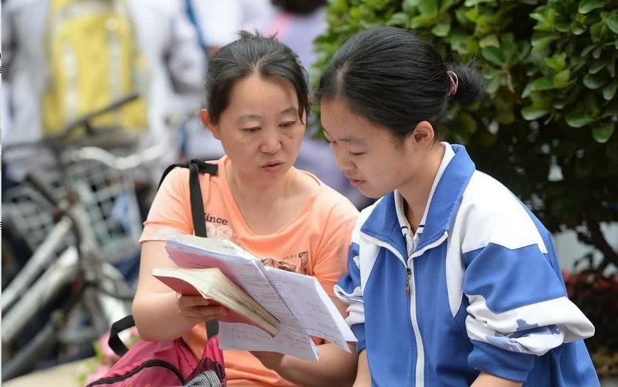 高三学生成绩中等，月考500分，这样的成绩高考能考上一本吗？