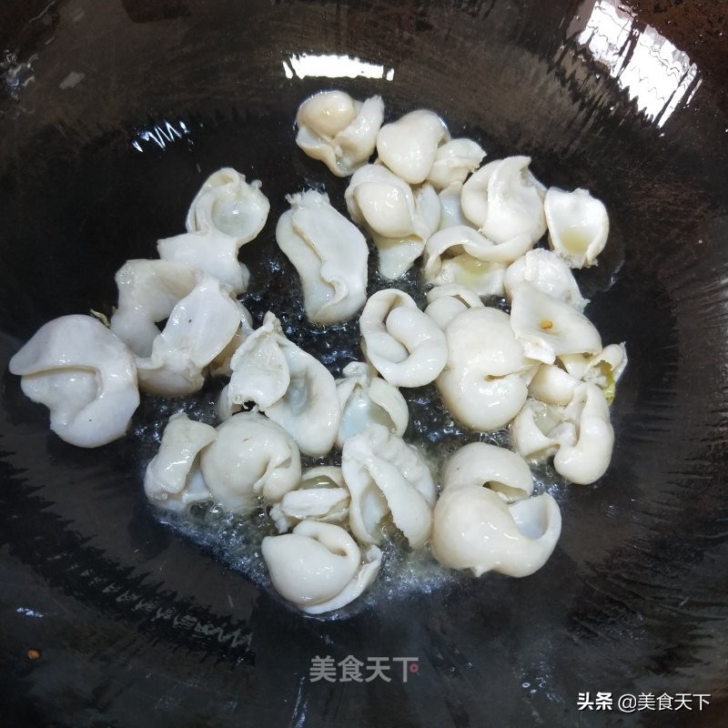 酸溜溜的味道，酸爽可口，开胃下饭，还帮油腻腻的肠胃减减负