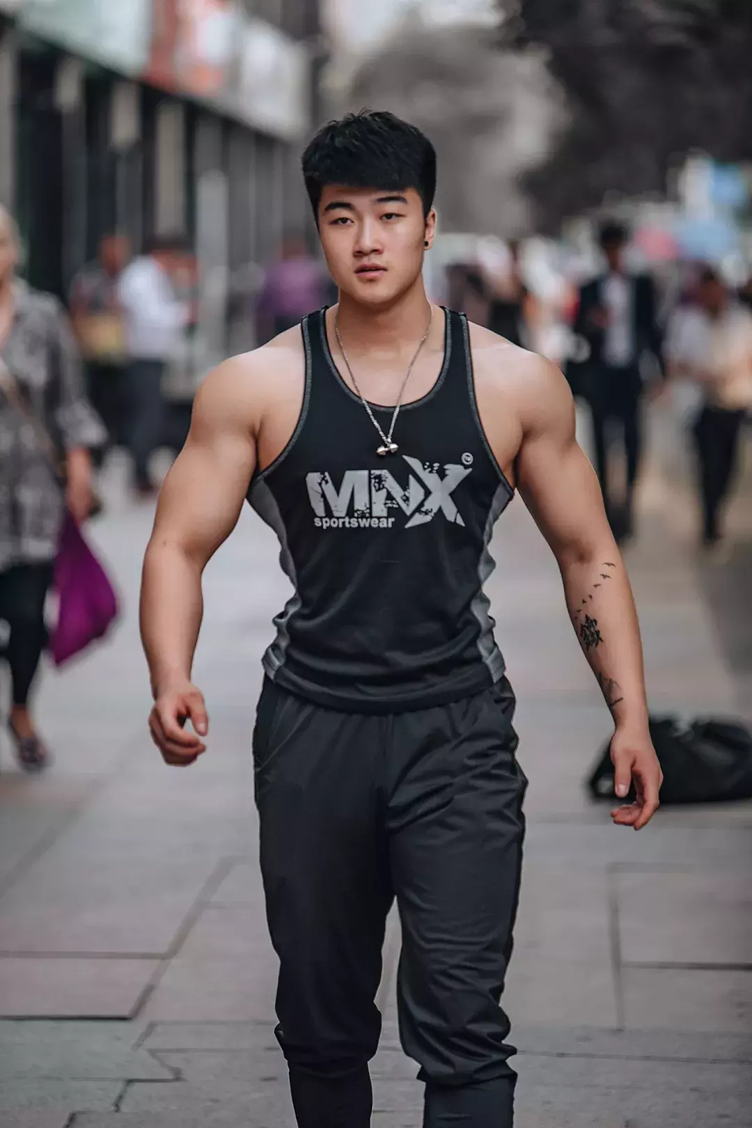 两次手术，不被家人看好，如今20岁的他成为高级私教，年薪三十万