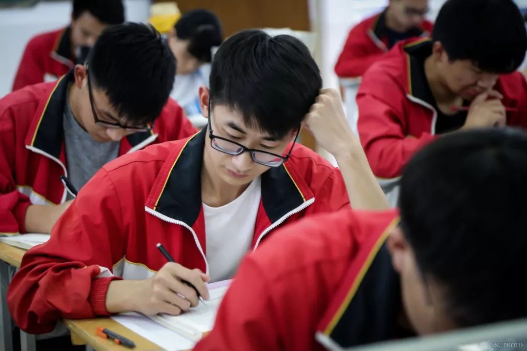 安徽文科生“哭诉”，518分只能上大专，原因为何