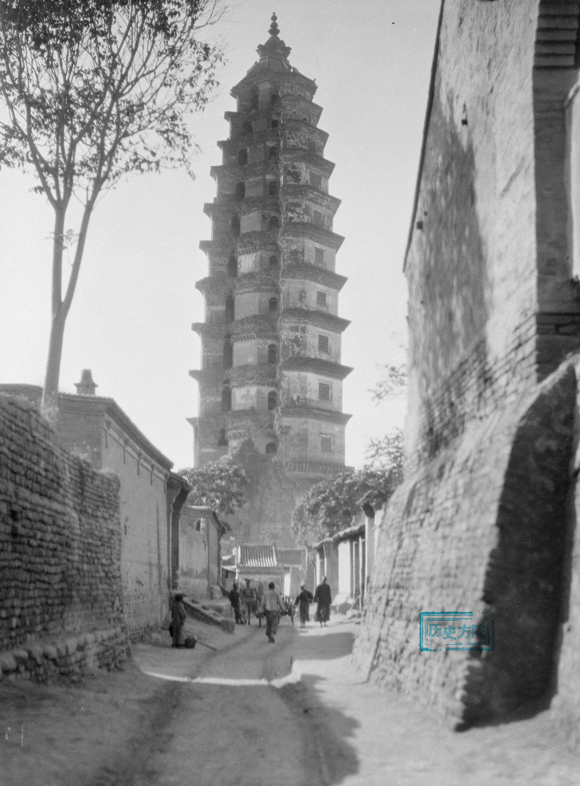 清末民初的社会真实影像，大户千金小姐也逃不开“缠足”的命运