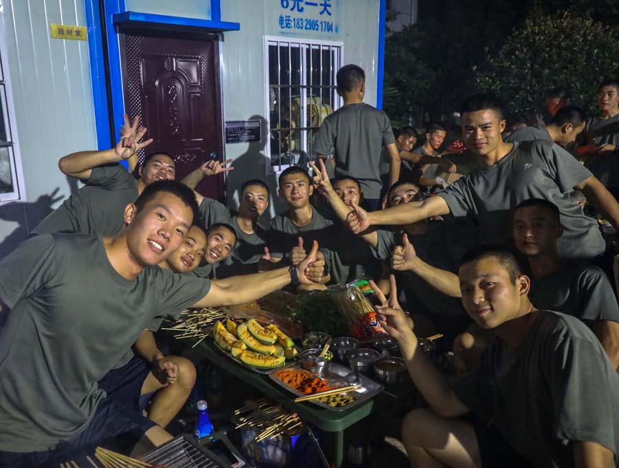 献礼华诞 | 解放军及武警部队“双节”晚会大联欢