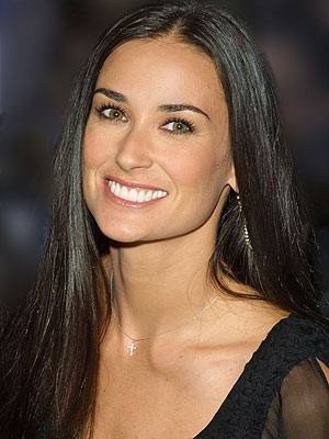 Demi Moore, 57, has thick 20-year-old hair, and the hairdresser reveals the  reason behind it - laitimes