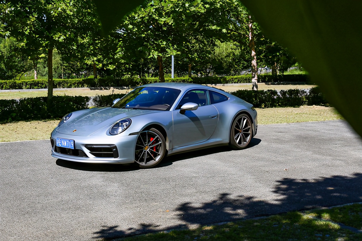 试驾过就一定会爱上它 体验保时捷911 Carrera S