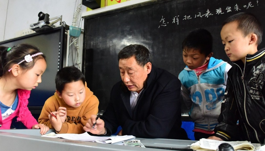 教师绩效工资变更？教育部提出分配“新方案”，这一类教师受益大
