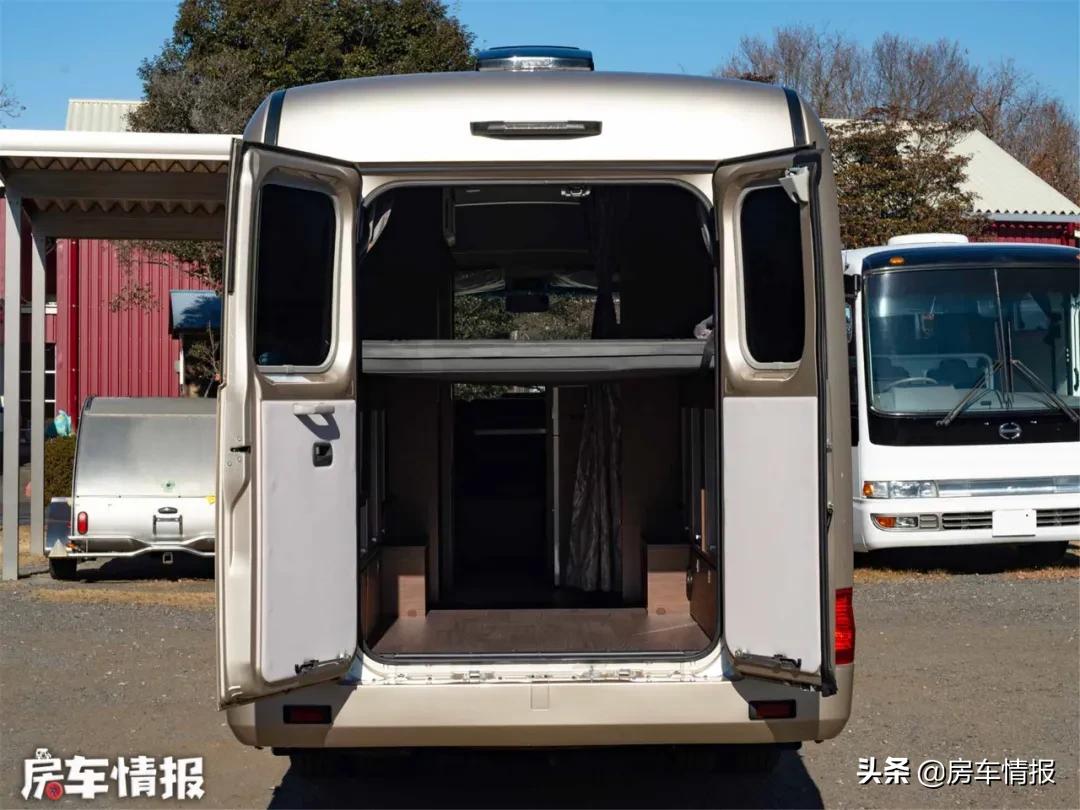 新款丰田考斯特房车，4.0L动力足，大沙发特舒服行李箱能住人