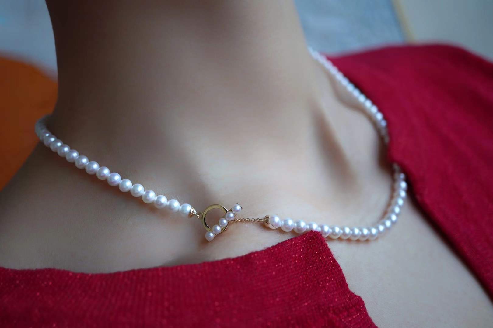 搭配神器珍珠项链，让你尽情释放做女人的魅力，高雅不再是一个梦
