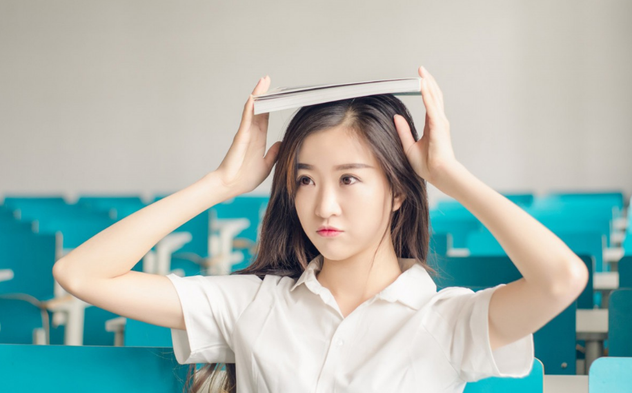 “花式请假条”走红网络，看了这些请假理由，老师没办法拒绝