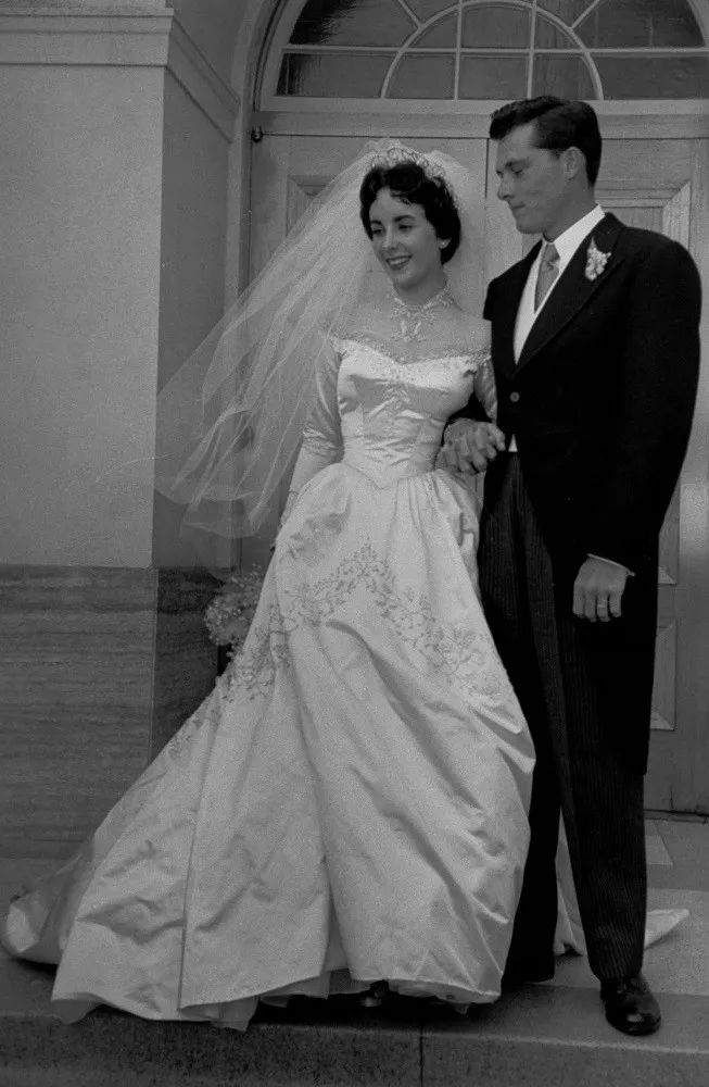 8次婚姻,300件珠宝,百万片酬主角伊丽莎白·泰勒的一生