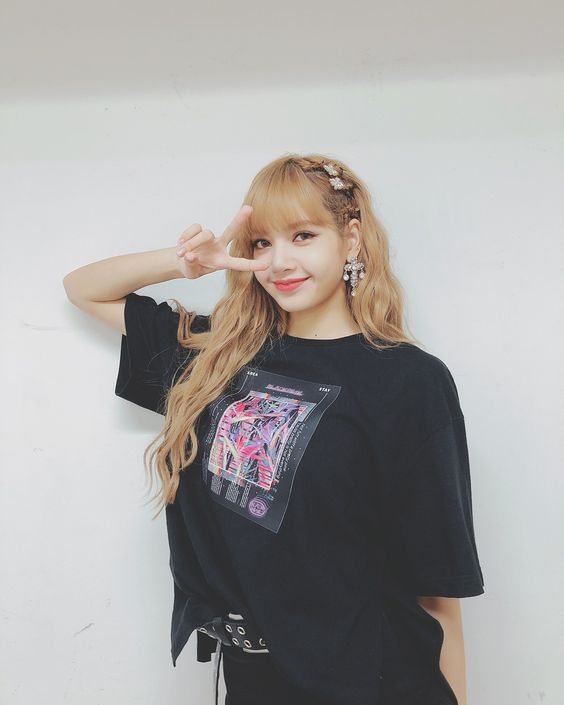 女团成员超精细档案lisa(blackpink)