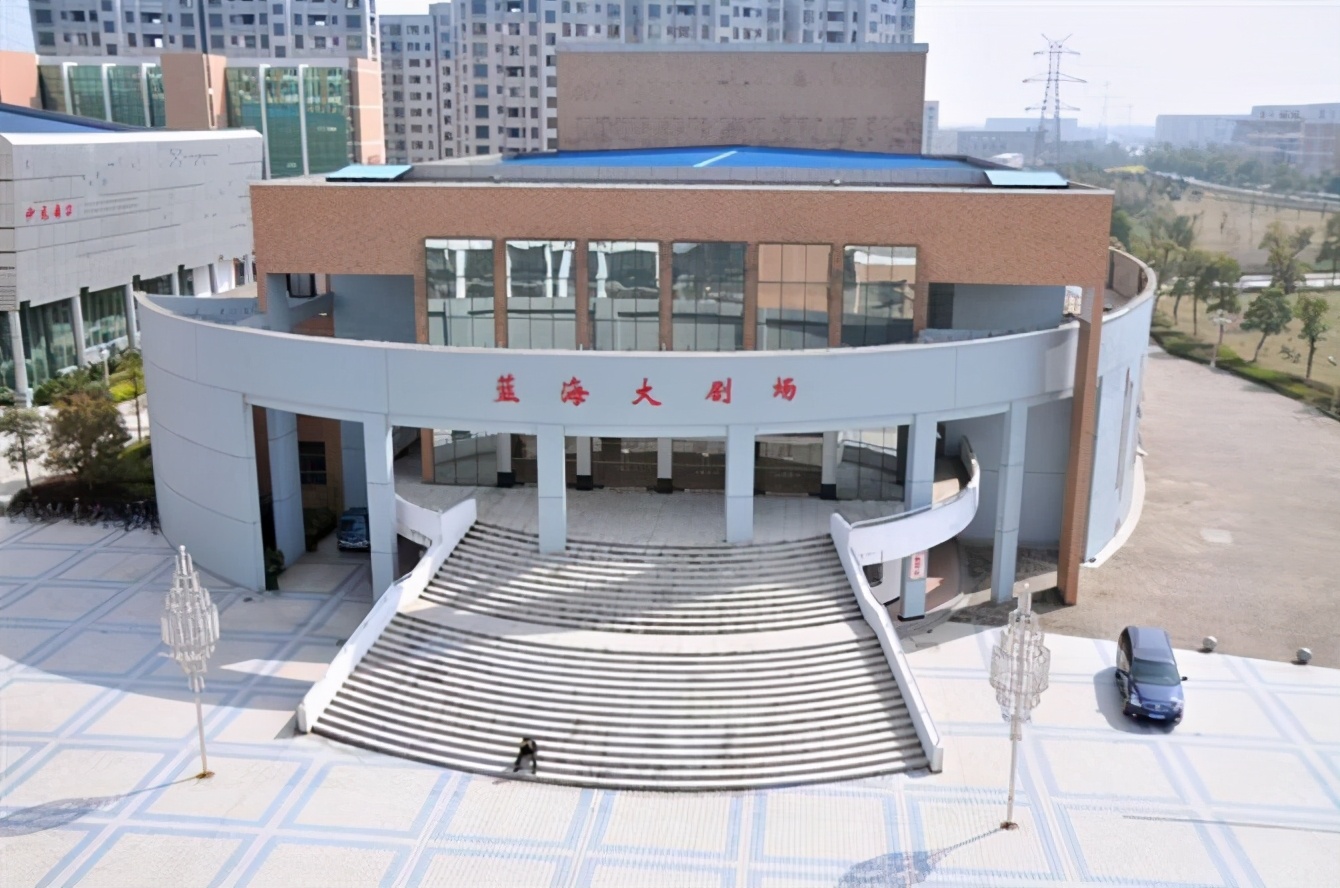 江西学费很高的两所大学，录取分数不高，家庭困难学生谨慎报考