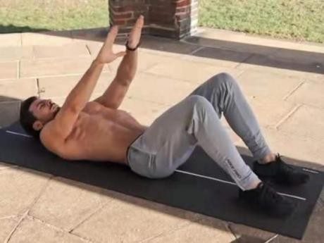 长得帅，身材好是什么样的？他来告诉你，3个动作，练出同款腹肌